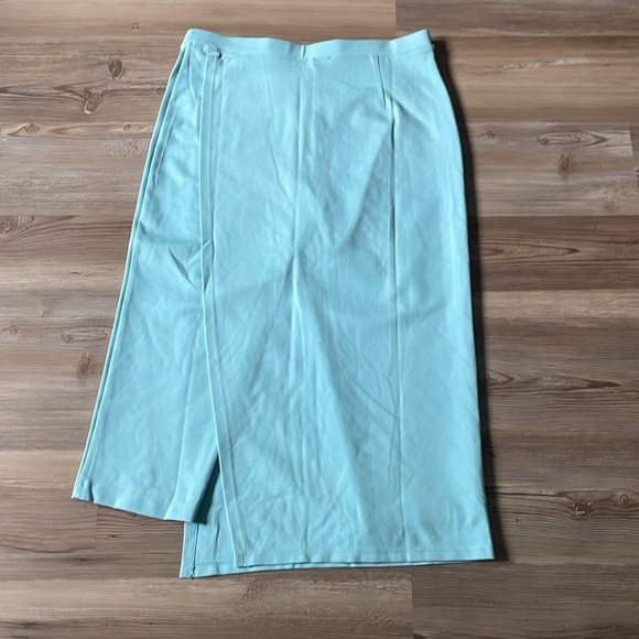 Betabrand Sassiest Skirted Pants Size M Pull On Crop Midi Stretch Robin egg blue - Picture 6 of 14